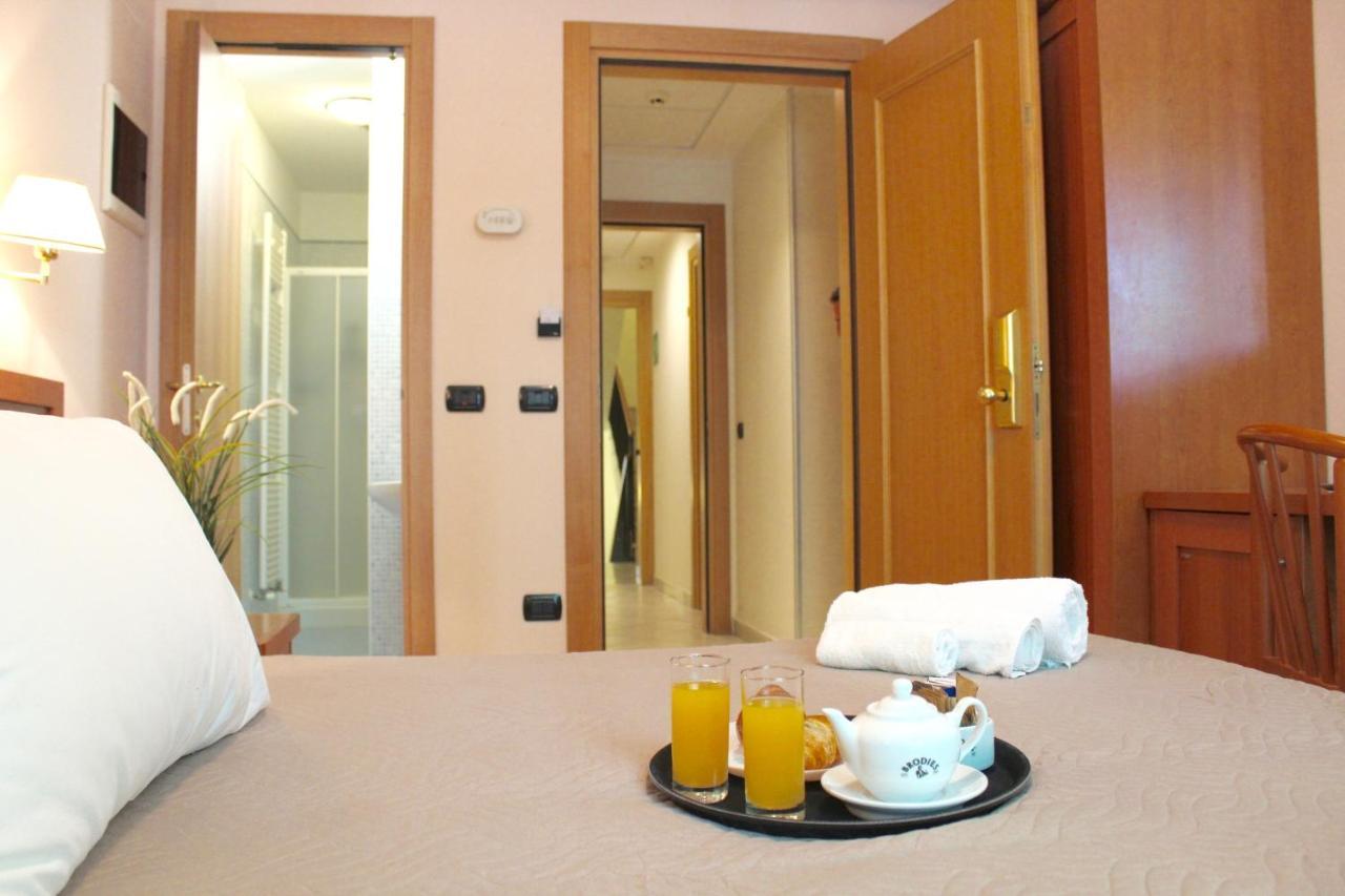 Depandance Hotel Jole Чезенатико Екстериор снимка