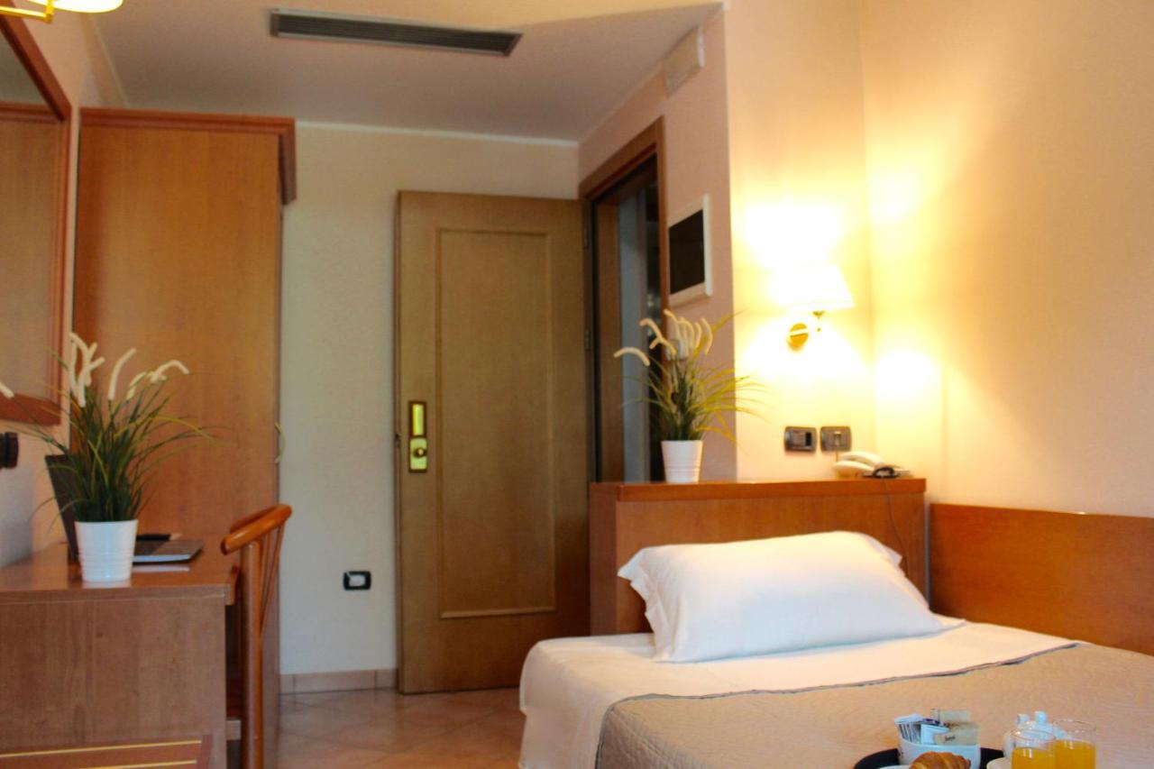 Depandance Hotel Jole Чезенатико Екстериор снимка