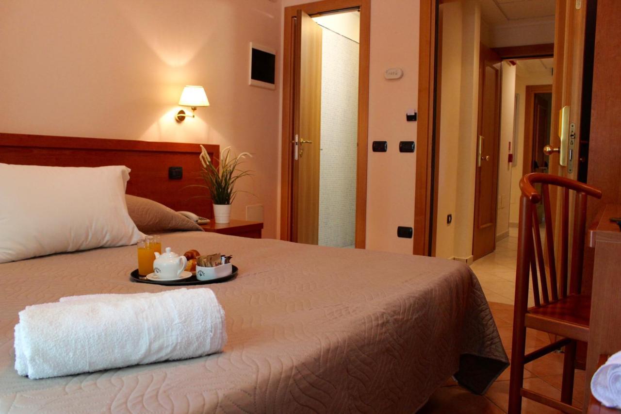 Depandance Hotel Jole Чезенатико Екстериор снимка